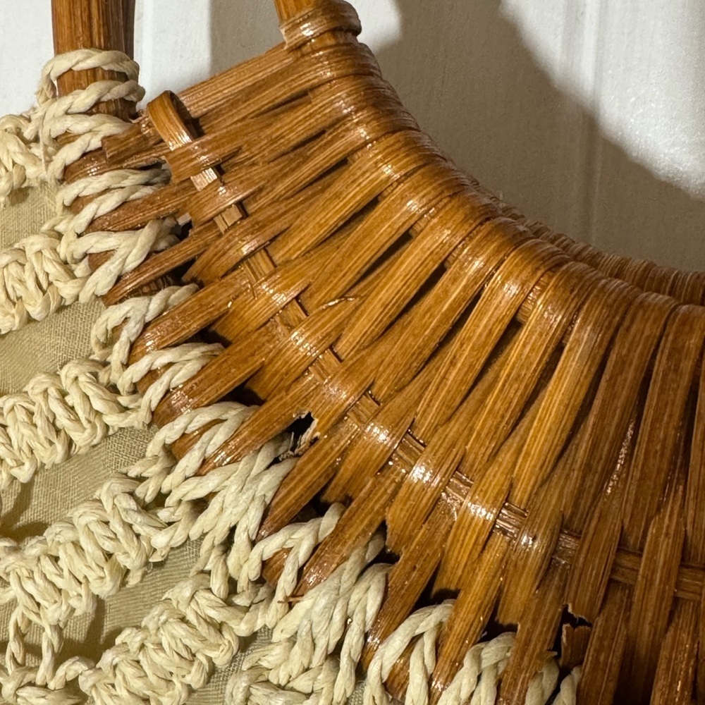 Elegant Cream Woven Handbag - Picture 4 of 8
